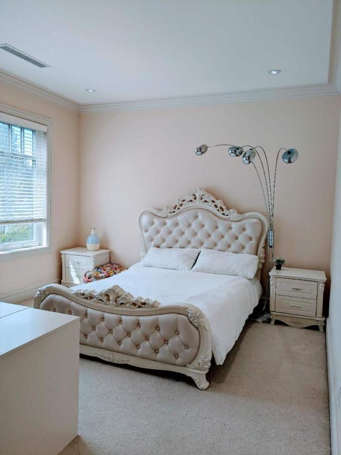 Vancouver Luxury Hotel Екстериор снимка