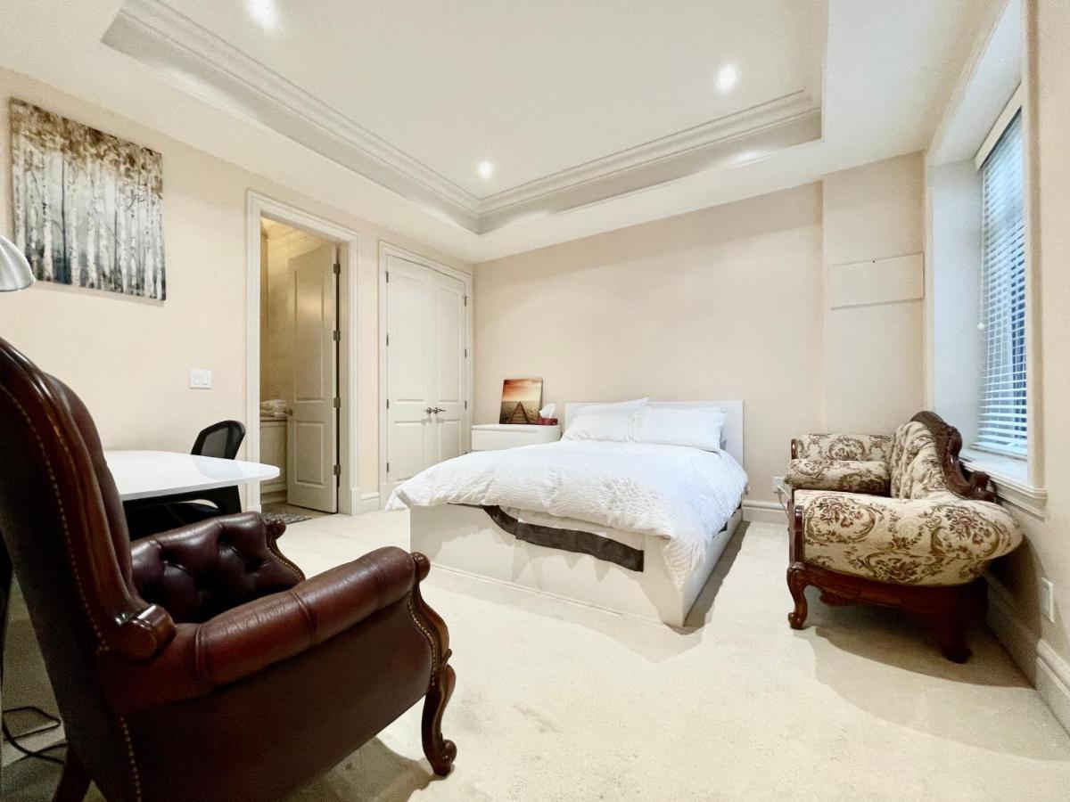 Vancouver Luxury Hotel Екстериор снимка